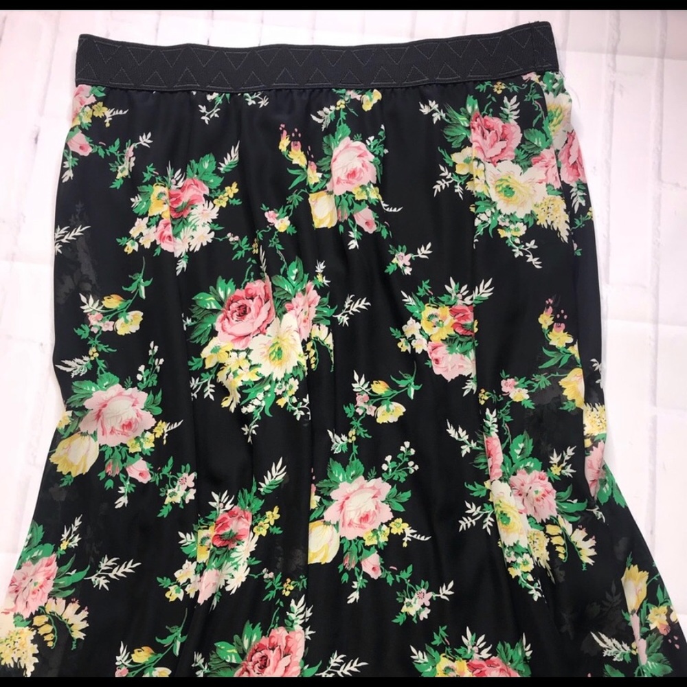 LuLaRoe Lucy Skirt